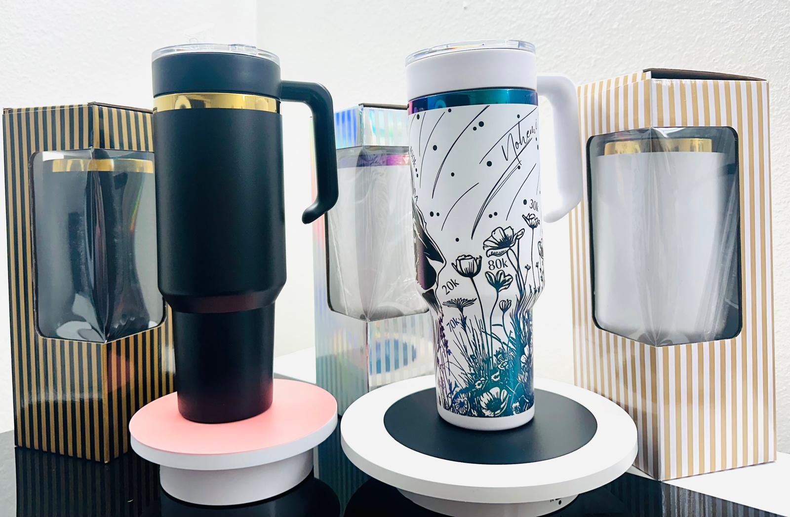 Tumbler Térmico Personalizado con Asa, Tapa y Popote – Acabado Arcoíris